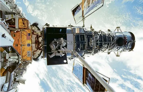  ?? NASA ?? Missió de reparació dels giroscopis del telescopi espacial Hubble duta a terme el 1999