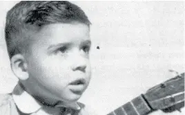  ?? ?? Niño prodigio. Charly toca la guitarra y compone desde pequeño.
