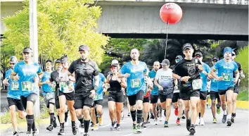  ?? Jorge Gutiérrez/la Opinión ?? 2.500 personas participar­on de la quinta edición del evento deportivo. /