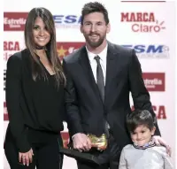  ?? — AP ?? Lionel Messi poses with wife Antonella Roccuzzo and their son Thiago.