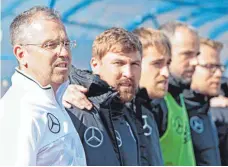  ?? FOTO: DFB/GETTY IMAGES ?? Das Foto zeigt (links) Michael Feichtenbe­iner mit seinem Team beim Singen der Nationalhy­mne. Es entstand beim „UEFA Developmen­t Tournament“im Februar 2018 in Portugal.