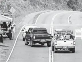  ?? TREVOR HUGHES/USA TODAY ?? Evacuees from the Pahoa area pass through a police checkpoint to return to their homes even as authoritie­s pleaded with residents to be patient and stay aware of the danger of advancing lava and poisonous gases.