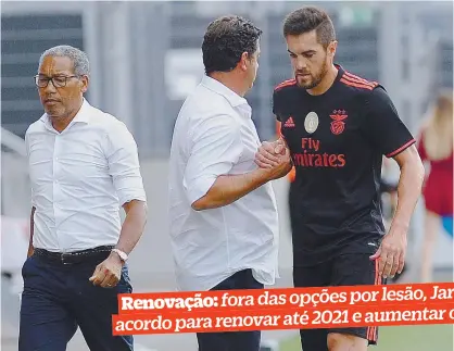  ??  ?? Rui Vitória não contou com Jardel na Eusébio Cup devido a uma lesão muscular na coxa direita Além de Jardel, Rui Vitória não pode contar também neste momento com Ederson, Marçal e Zivkovic, devido a problemas físicos