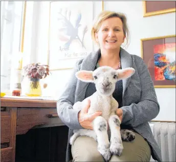  ??  ?? Leeanne Ryan with the lamb she had to take to her community art gallery.