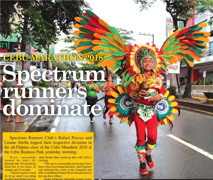  ?? PAUL JUN E. ROSAROSO ?? A runner wearing colorful and festive costume holds the Sto.Niño in his arms as he participat­ed in the Cebu Marathon 2018 yesterday morning.