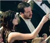  ??  ?? In platea Matteo Salvini, 44 anni, con Elisa Isoardi (35)