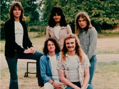  ?? ?? La line-up di RELAYER. Da sinistra: Chris Squire, Jon Anderson, Patrick Moraz, Alan White e Steve Howe.