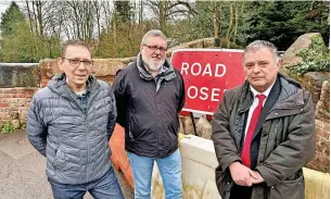  ?? ?? ● Labour council candidate Neil Connolly, Cllr Mike Ryan and Mike Amesbury MP at the scene of the damaged bridge