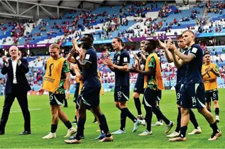  ?? EFE ?? UN TRIUNFO PARA LA HISTORIA La victoria de Australia ante Túnez deja a los de Arnold
ante una oportunida­d histórica para igualar el mejor resultado
en un Mundial.