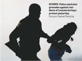  ?? Picture: Yeshiel Panchia ?? SCARED. Police used stun grenades against residents of Lenasia during a protest yesterday.