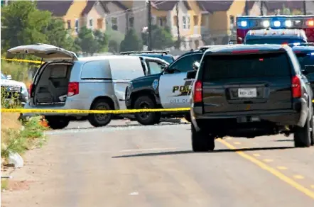  ?? AP ?? Odessa and Midland police and sheriff’s deputies surround a van in Odessa, Texas, during a shooting spree that left five people dead.
