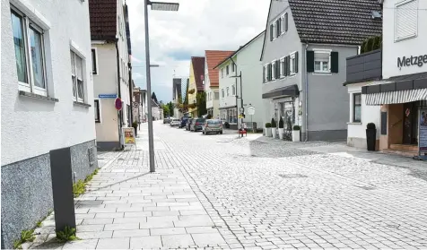  ?? Foto: Andreas Brücken ?? 2011 wurde der Pflasterbe­lag in der Memminger Straße in Weißenhorn verlegt. Seither gibt es Zoff: Aus Sicht der Stadtverwa­ltung gab es Mängel in der Ausführung und die Anwohner beschweren sich über den Lärm, der entstehe, wenn Autos über den Belag...