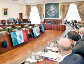  ??  ?? Durante la segunda reunión del gabinete legal, el Ejecutivo Federal escuchó los avances y pendientes en torno a las tareas del Plan Nacional de Desarrollo 2013-2018, que presentó cada uno de los integrante­s.