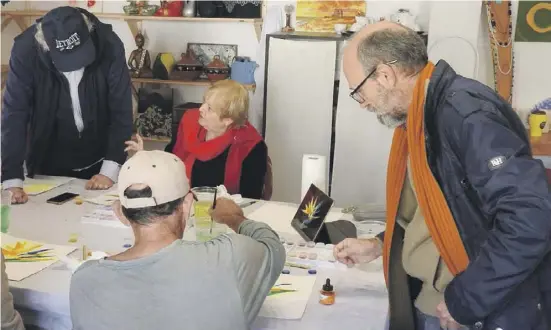  ?? Foto: privat ?? José Miguel Andrés Gutiérrez leitete den Malworksho­p. Bis Ende März ist die Ausstellun­g in Estepona zu sehen.