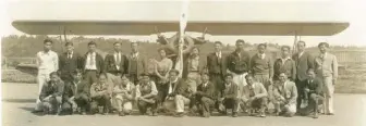  ??  ?? 美洲華僑航空學校第1­2期學生：鄺廷（前排右三）、陳瑞鈿（後排左二）。 （網路圖片）
