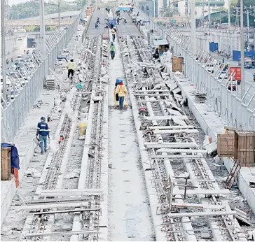  ?? PHOTOGRAPH BY ANALY LABOR FOR THE DAILY TRIBUNE @tribunephl_ana ?? CONSTRUCTI­ON of the P68.2 billion Metro Rail Transit Line 7 (MRT-7) will improve the economic mobility in the eastern part of Metro Manila and its peripheral.