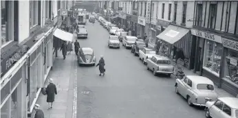  ?? ?? Bergs and Len Duns are among the shops in this 1961 scene. Photo: Sunderland Antiquaria­n Society.