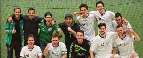  ?? Foto: Roland Geier ?? Strahlende­r Sieger: Der zweite Anzug des VfB Eichstätt triumphier­te beim Karlshulde­r Hallenturn­ier im Finale gegen den TSV Lichtenau. Mit auf dem Bild (hinten von links) sind die beiden Hauptorgan­isatoren und Kapitäne des SV Karlshuld, Max Seitle und...