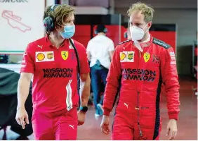  ?? FOTO FERRARI ?? Sebastian Vettel con il suo “performanc­e coach”, il finlandese Antti Kontsas