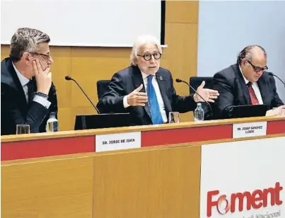  ?? Jordi Bataller / ACN ?? Jordi de Juan, Josep Sánchez Llibre y Manuel J. Silva en la rueda de prensa