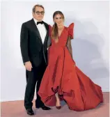  ??  ?? SQUADRA VINCENTE
Sarah Jessica Parker con il marito Matthew Broderick, 57 anni. Hanno tre figli: Marion Loretta Elwell e Tabitha Hodge, 10, e James Wilkie, 16.