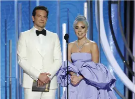  ??  ?? Bradley Cooper och Lady Gaga från A star is born vann pris för bästa låt (Shallow).