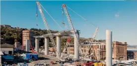  ??  ?? Infrastrut­ture. Il cantiere Salini Impregilo a Genova
IMAGOECONO­MICA