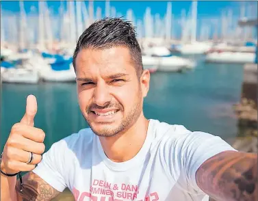  ??  ?? SATISFACCI­ÓN. El Sevilla logra retener a Vitolo tras un verano lleno de incertidum­bres sobre su futuro.