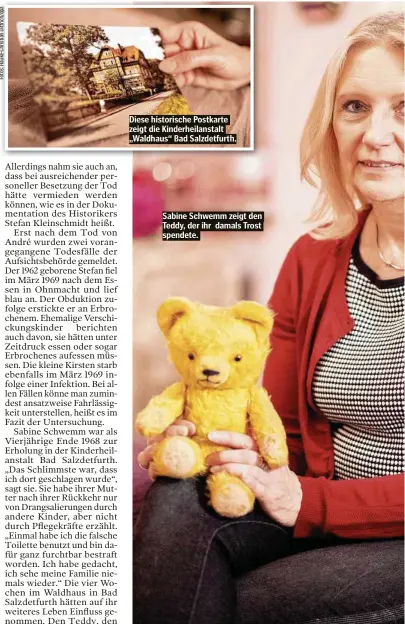  ??  ?? Sabine Schwemm zeigt den Teddy, der ihr damals Trost spendete.