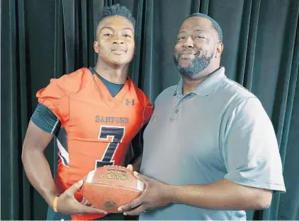  ?? STEPHEN M. DOWELL/STAFF PHOTOGRAPH­ER ?? Senior standout Kaylan Wiggins, left, and his father, Kerry Sr., share the bond of being standout quarterbac­ks for Seminole High School.