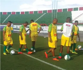  ??  ?? Flu treina no Joia da Princesa, palco do jogo contra o Volta Redonda