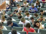  ??  ?? Test di ingresso Studenti di medicina intenti a fare il test di ingresso. A Padova si sono presentati tra i migliori d’Italia