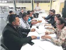  ?? FOTO: ARCHIVO ?? PROCESO. Candidatos independie­ntes presentaro­n sus documentac­iones.