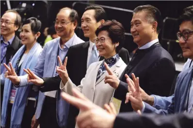  ?? ROY LIU / CHINA DAILY ?? Chief Executive candidate Carrie Lam Cheng Yuet-ngor enjoys a photo session with Election Committee members after the March 19 CE election forum at AsiaWorld-Expo.