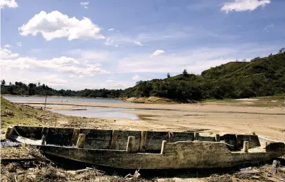  ?? FOTO ESTEBAN VANEGAS ?? El aumento de la temperatur­a trae eventos extremos de clima y podría influir en fenómenos naturales como El Niño, similares al que afectó el embalse de El Peñol en 2009.