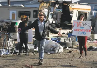  ?? Paul Chinn / The Chronicle 2019 ?? Natasha Noel refuses to leave an encampment on Wood Street in Oakland in November. The city wants to clear everyone out and has promised to create a safe parking lot on the site.