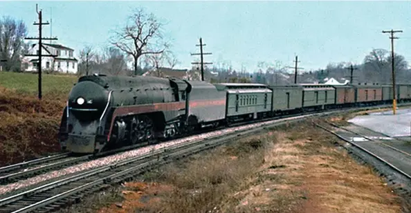  ??  ?? Below: On November 23, 1957, J-class 605 brings train 41, the Pelican, into Bristol, where the Washington–New Orleans train will be handed back to Southern for advancemen­t west. Note the SOU RPO car first behind the 605.