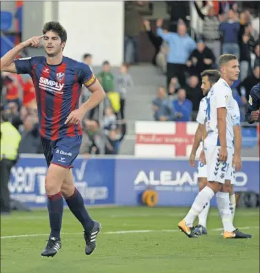  ??  ?? VARAPALO. El Tenerife cayó con estrépito en su visita a Huesca ante el líder.