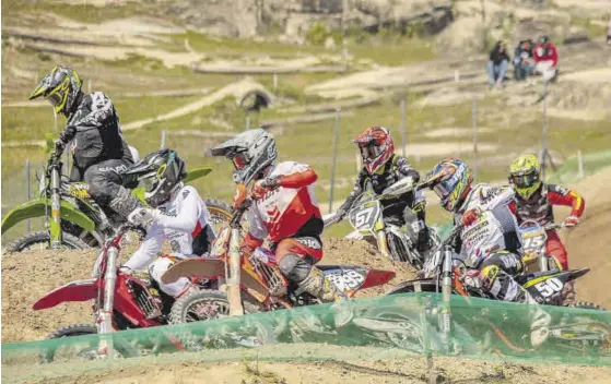  ?? FRANCIS VILLEGAS ?? El gran escenario Varios pilotos, durante el Campeonato de España sub-18 disputado en Malpartida de Cáceres en 2022. ▷