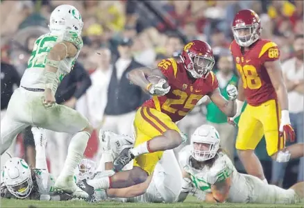  ?? Robert Gauthier Los Angeles Times ?? TAILBACK Ronald Jones II finds an opening and goes for a long fourth-quarter gain against Oregon. Jones rushed for 171 yards, including touchdown runs of 23, three, 66 and one yard. It was the second big game in a row for Jones, who had 223 yards...