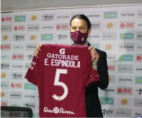  ?? FACEBOOK SAPRISSA ?? Espíndola no ha podido estrenar su camiseta de Saprissa.