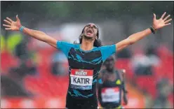  ??  ?? Mohamed Katir cruza victorioso la meta del 5.000 en Gateshead.