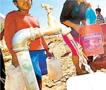  ??  ?? DRAMA HUMANOLos problemas de falta de agua están presentes en el área rural de Tarija.