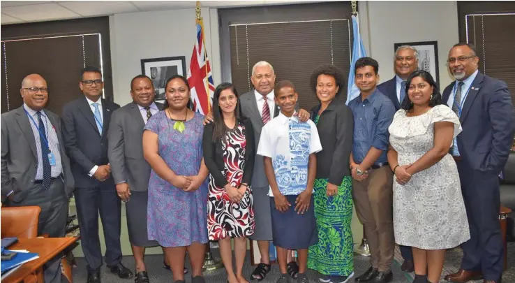  ?? Photo: PM’s Office ?? Prime Minister Voreqe Bainimaram­a (sixth from left) with his delegation and Fijian youth delegates in New York, United States.