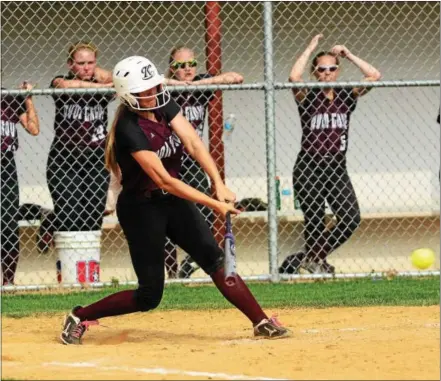  ?? BILL RUDICK — 21ST CENTURY MEDIA ?? Avon Grove’s Alyssa Herion singles in a run for Avon Grove against Downingtow­n West on Wednesday.