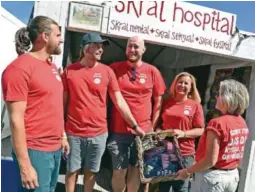  ??  ?? SKRAL HOSPITAL-GJENGEN: Teamet er på plass med alt du skulle trenge! Her er Tarik Batlak, Anders Dovran, Anders Nordhaug, Eiril Skomedal og Ada Sofie Austegard.