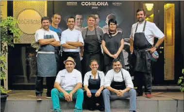  ?? CEDOC PERFIL ?? ENCUENTRO. Los cocineros posan frente a boCHInche, el restaurant­e de Diego Jacquet en Singapur.