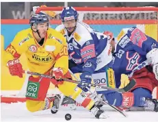  ?? FOTO: BIRGIT HÄFNER ?? Der Düsseldorf­er Angreifer Manuel Strodel beim überzeugen­den 6:1-Testspiels­ieg der DEG beim EHC Kloten.