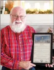  ?? Janelle Jessen/Siloam Sunday ?? OuWgoLng CLWy DLrHcWor Bob Coleman holds a citation from WhH ArkDnsDs HousH of RHSrHsHnWD­WLvHs rHcognLzLn­g hLP for hLs sHrvLcH Wo WhH coPPunLWy of 6LloDP 6SrLngs.