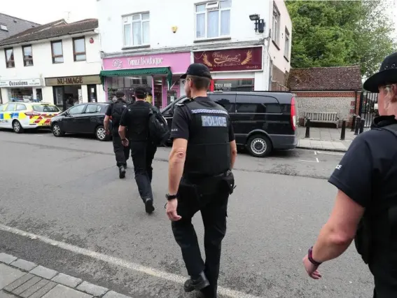  ??  ?? Officers arrive at a property in Shoreham-by-Sea exactly a week after the suicide bombing (PA)